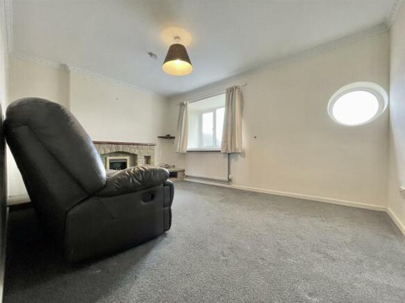 2 Peveril Living Room.jpeg