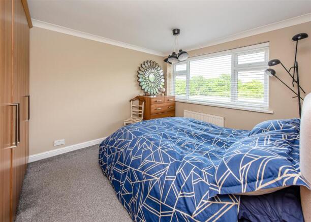 52 Manor Drive-bed1.jpg