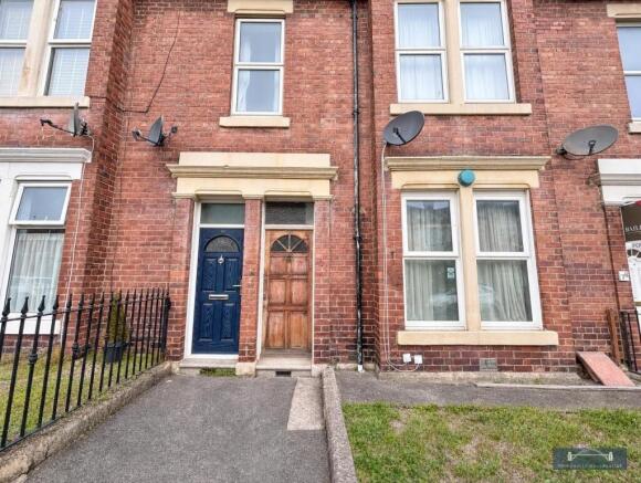 Charming traditional red brick property exterio...