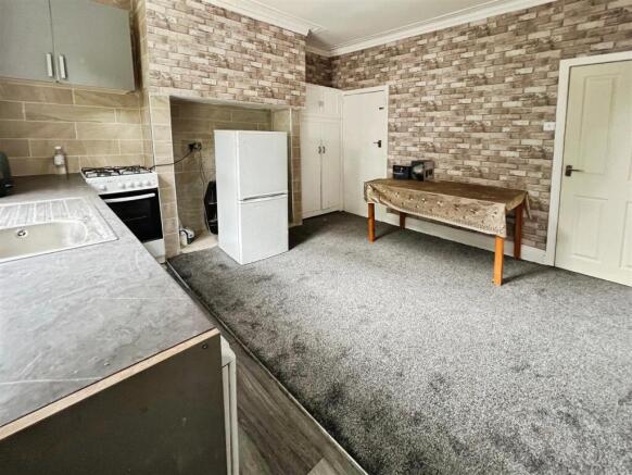 4 bed Terraced for sale Image 5