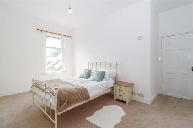 3 bed Terraced for sale Image 9