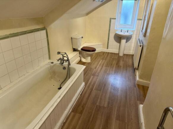 3 bed House for sale Image 12