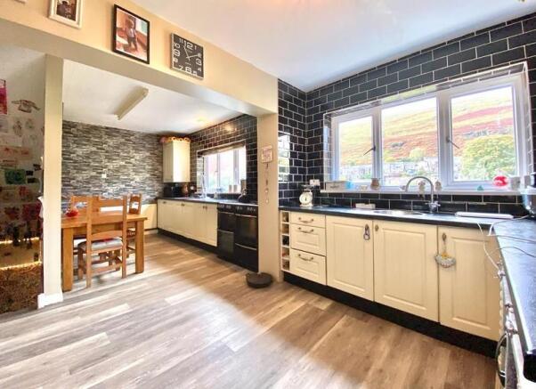 Kitchen/ Breakfast/ Living Room