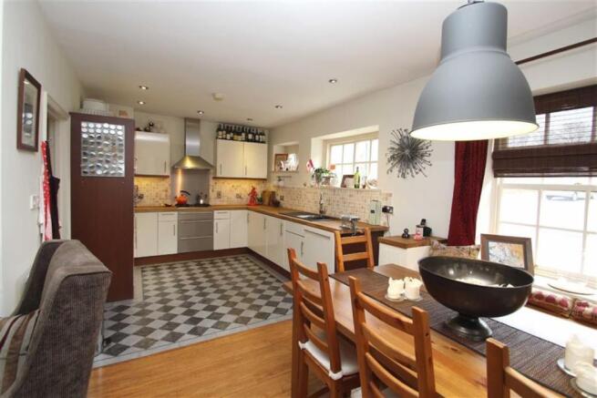 OPEN PLAN KITCHEN/LI