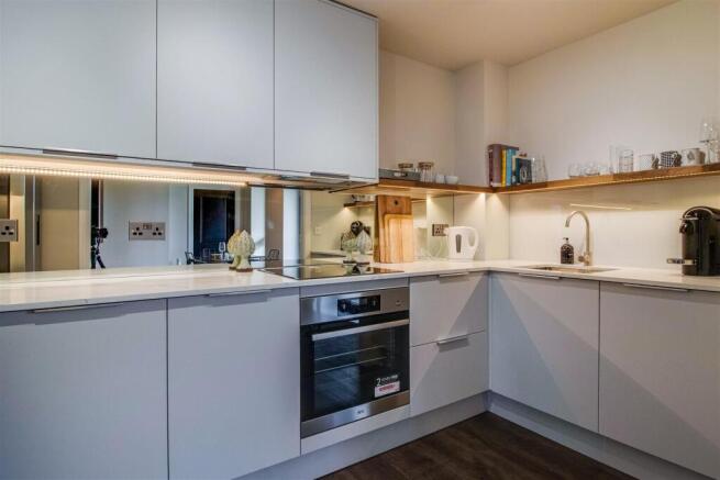 2 bed Ground Flat for sale Image 5