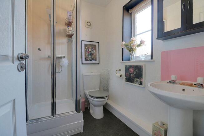 Ensuite to Bed 1
