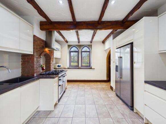 6 bed Detached for sale Image 7