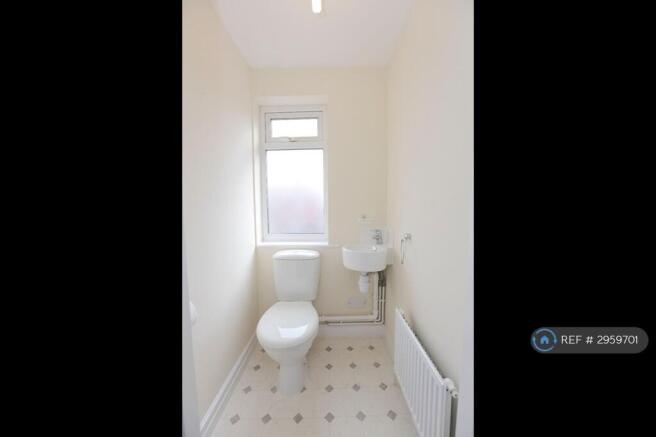 3 bed Terraced to rent Image 8