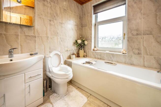 3 bed Terraced for sale Image 12