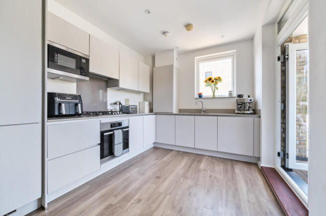 1335390-18-689b33...