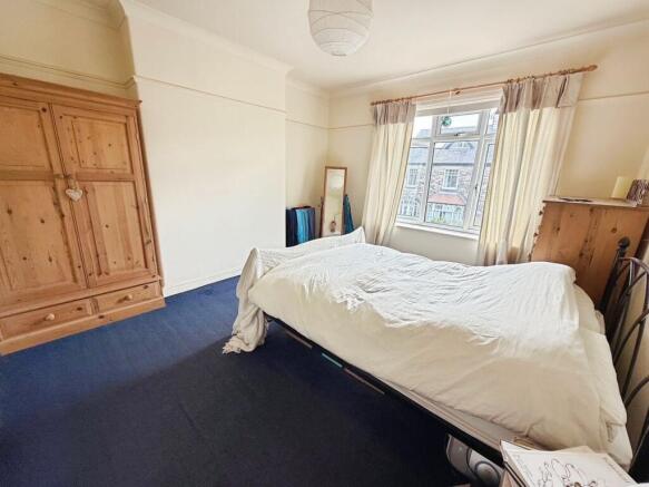 5 bed Semi-Detached for sale Image 11