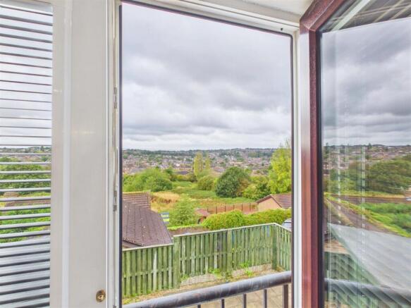 4 bed Detached for sale Image 8