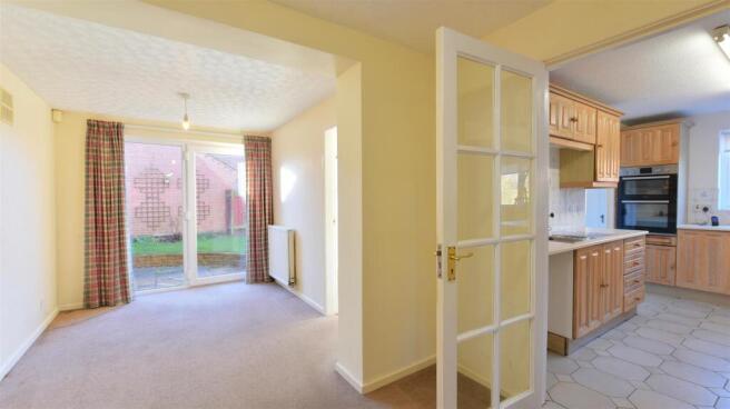 5 bed Detached for sale Image 5