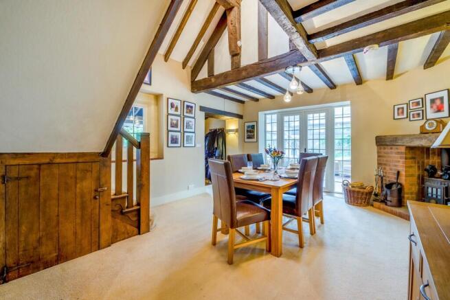 8691415-interior0...
