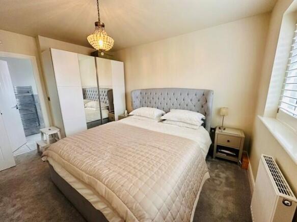 4 bed House to rent Image 7