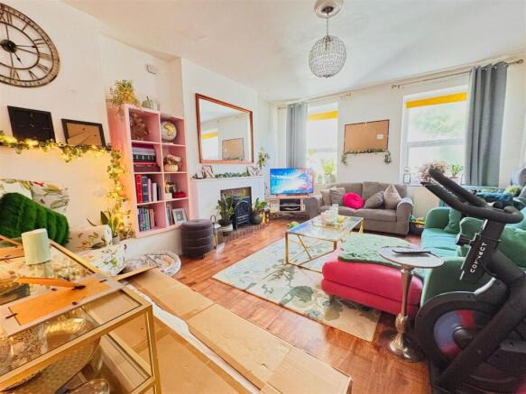 Kitchen/ Living Room