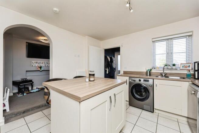 3 bed Detached for sale Image 10