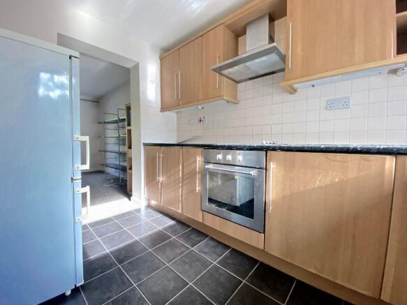 2 bed Apartment to rent Image 5
