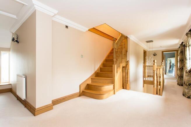 Oakwood House fpz196001 (16).jpg