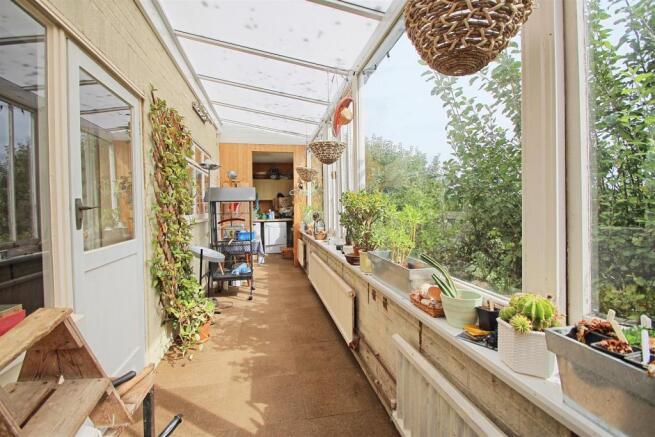 CONSERVATORY/UTILITY SPACE