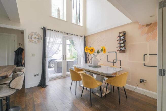4 bed Detached for sale Image 9
