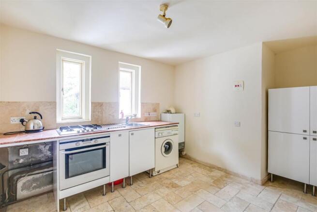 5. Kitchen.jpg