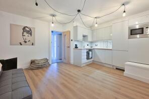 Flat 5, Walpole Building, Church Street, Rickmansworth WD3 1BU