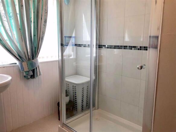 SEPARATE SHOWER ROOM