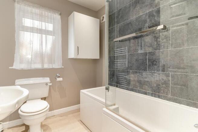 4 bed Detached for sale Image 9