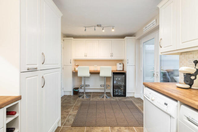 Kitchen/Breakfast...