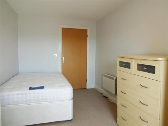 3 bed Apartment to rent Image 7