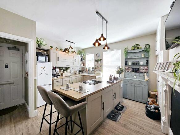 5 bed Flat for sale Image 10