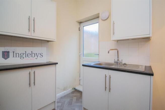 2 bed Terraced to rent Image 4