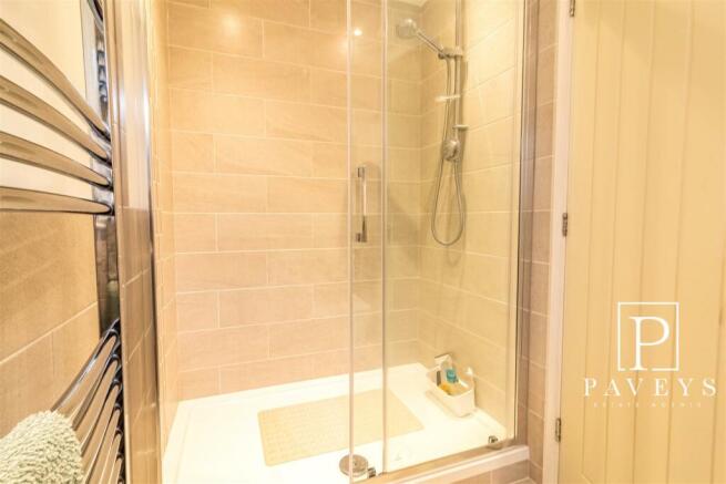 EN-SUITE TO MASTER BEDROOM