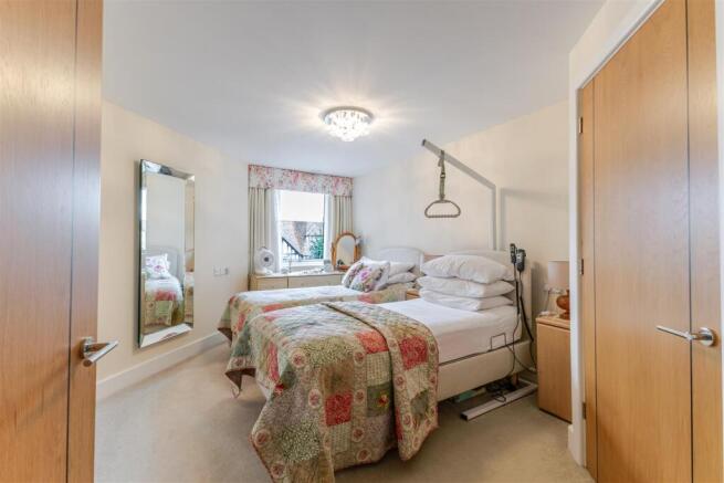 Bedroom 1.jpg