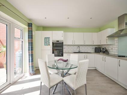 Moorhen Road, Yatton