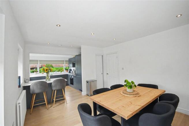 3 bed Semi-Detached for sale Image 3