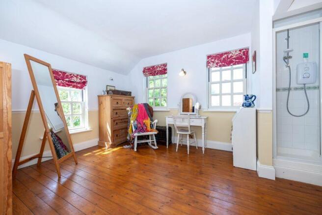 En-suite/dressing room