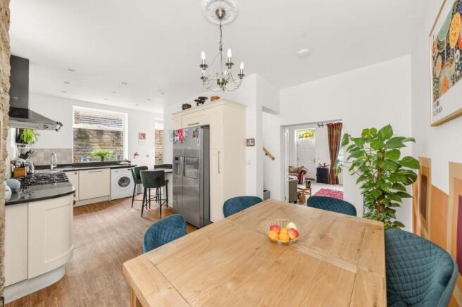 OPEN-PLAN DINING KITCHEN