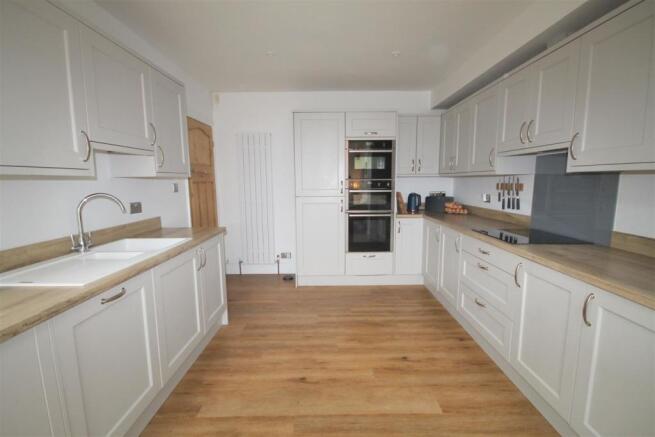 Kitchen 1.JPG