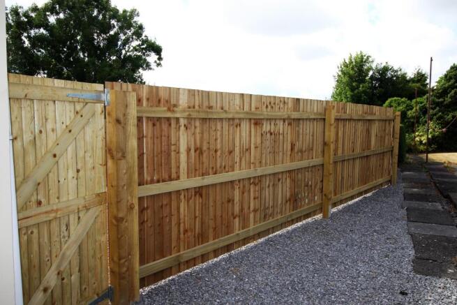 Rear fence