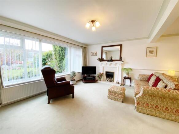 Lounge pic 3.jpg