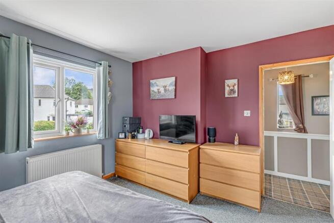 3 bed Semi-Detached for sale Image 11