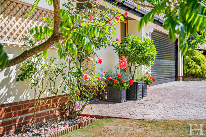 8616740-exteriorW...