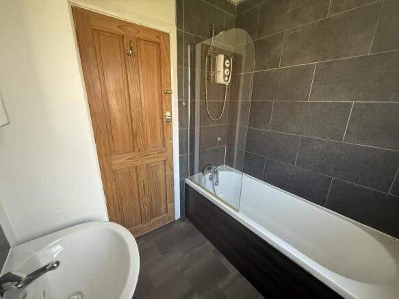 2 bed End of Terrace to rent Image 9