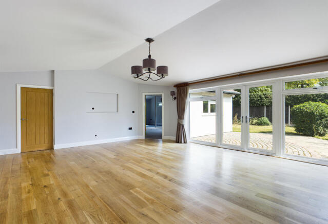 FAMILY ROOM/LOUNGE