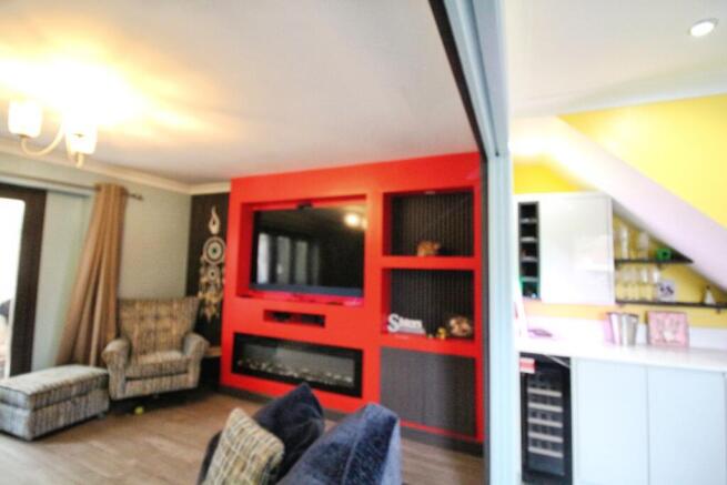 5 bed Semi-Detached for sale Image 4