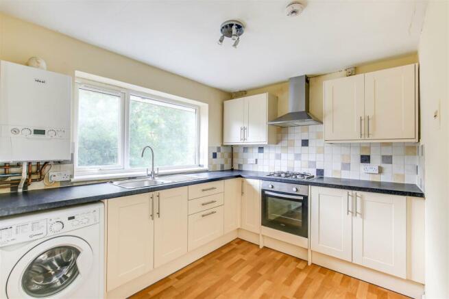 5. Kitchen.jpg