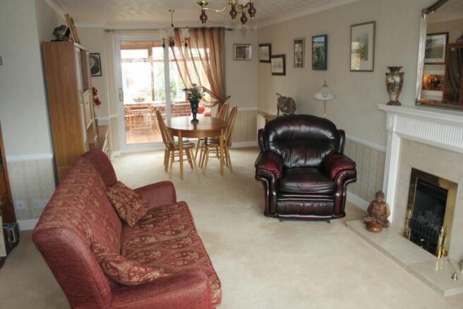 lounge/dining room