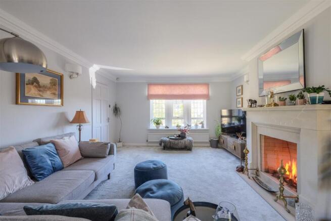 4 bed Detached for sale Image 7